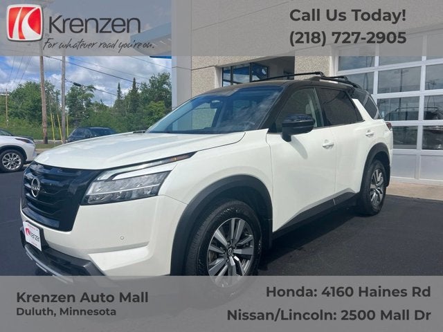 2023 Nissan Pathfinder SL in Pearl White Tricoat/Super Black — front three-quarter view